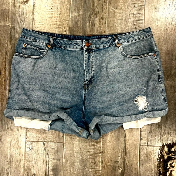 Vintage “Boyfriend” Distressed Denim Shorts - Picture 1 of 5
